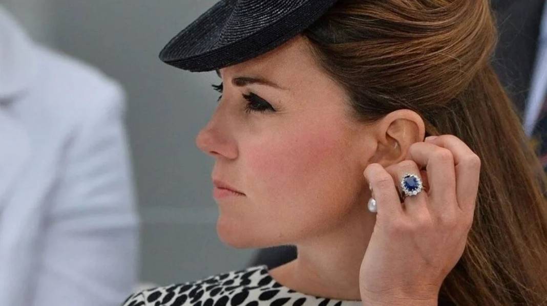 Kate Middleton'ın Ünlü Yüzüğü Lanetli Mi? 4